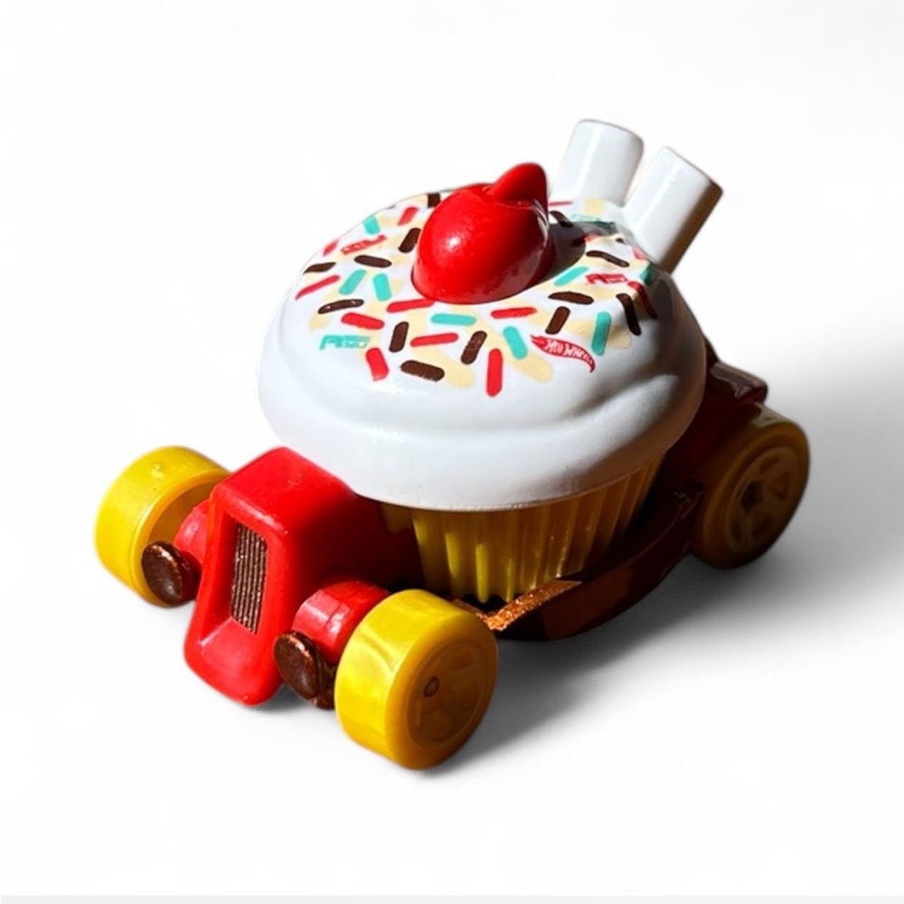 Hot Wheels "Sweet Driver"
Die-Cast Car with Cupcake and Sprinkles/Cherry 2021